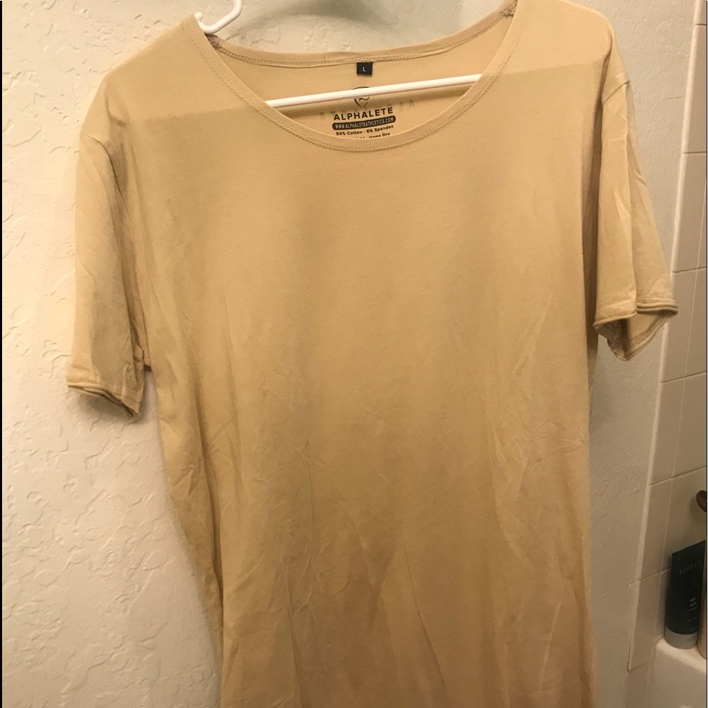 Men’s Alphalete Scoop neck lifestyle shirt